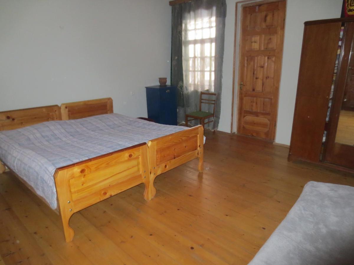 Irma Beso & Aleko Khergianis Guesthouse Mestia Extérieur photo