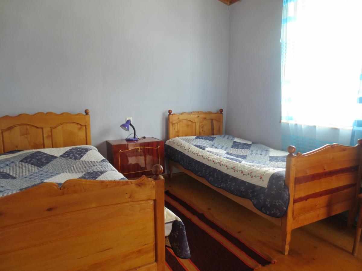 Irma Beso & Aleko Khergianis Guesthouse Mestia Extérieur photo