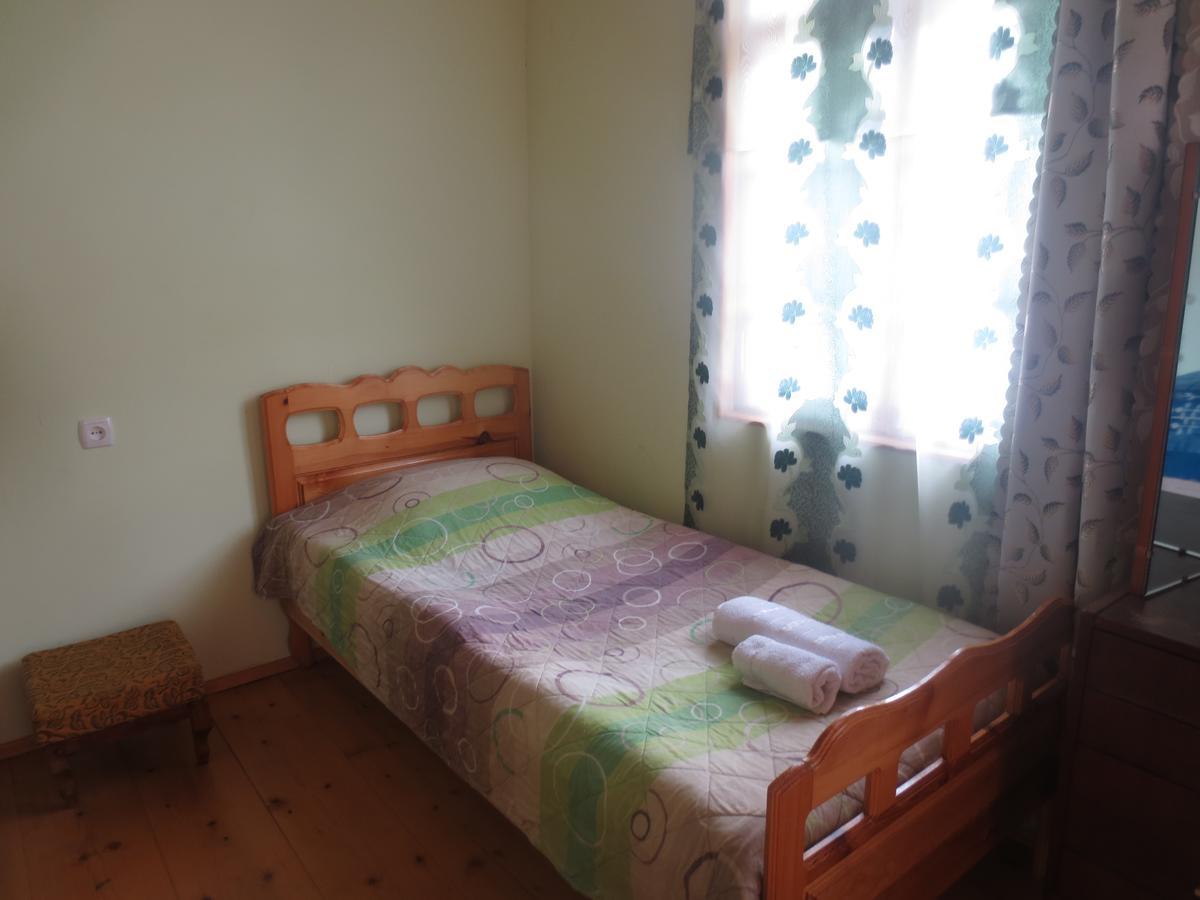 Irma Beso & Aleko Khergianis Guesthouse Mestia Extérieur photo